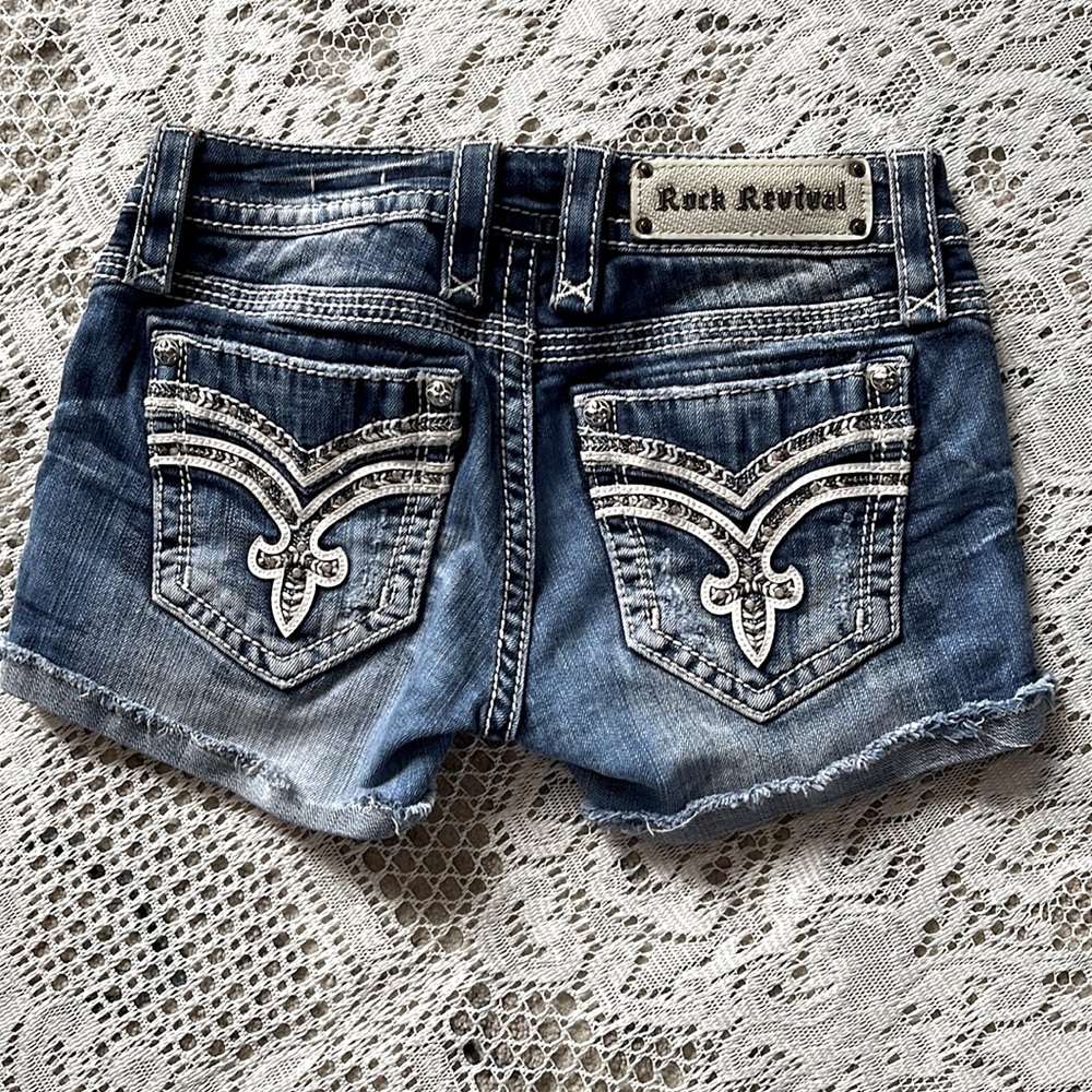 Rock Revival Shorts Size 25
